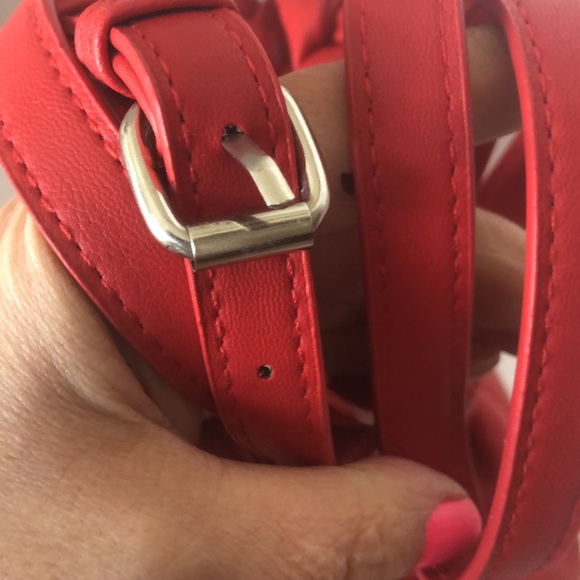 NWT Gorgeous Red Faux Leather - Picture 5 of 7
